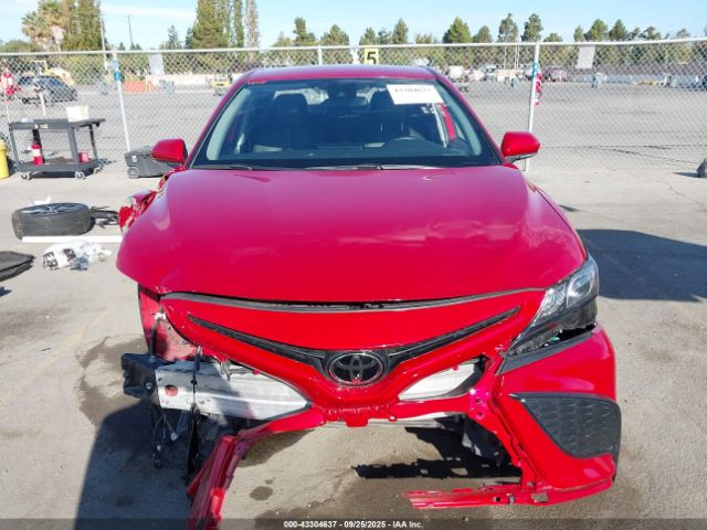 Toyota Camry Se Image 17