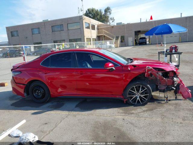 Toyota Camry Se Image 11