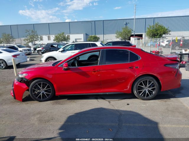 Toyota Camry Se Image 9