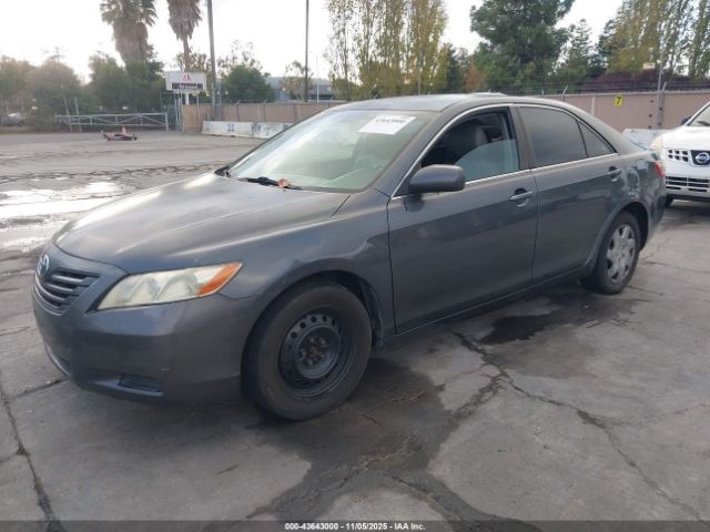 Toyota Camry Le Image 6