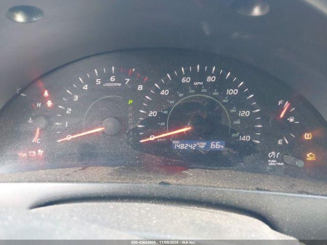 Toyota Camry Le Image 9