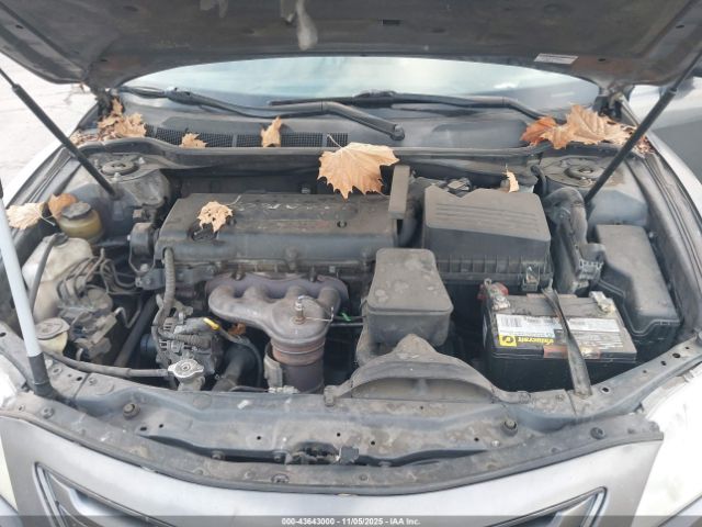 Toyota Camry Le Image 10