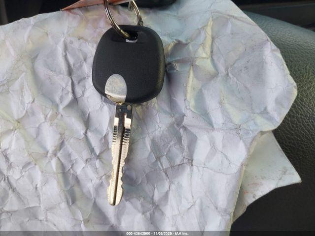 Toyota Camry Le Image 3