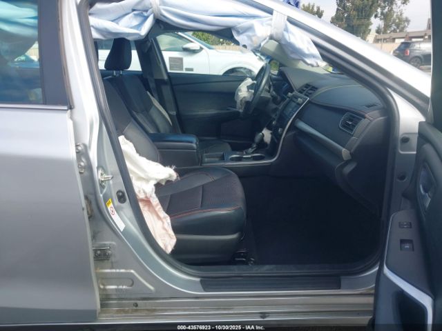 Toyota Camry Se Image 6