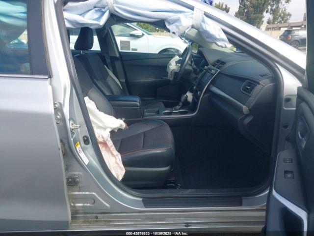 Toyota Camry Se Image 6