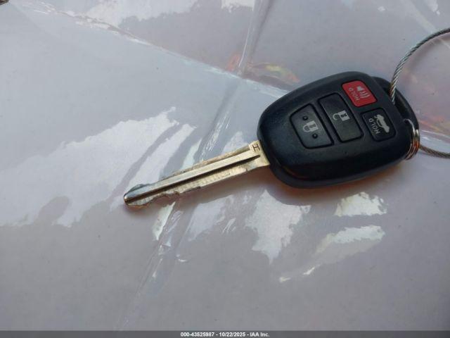 Toyota Corolla Le Image 9