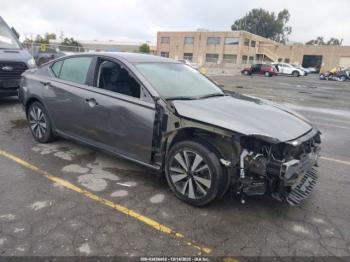  Salvage Nissan Altima