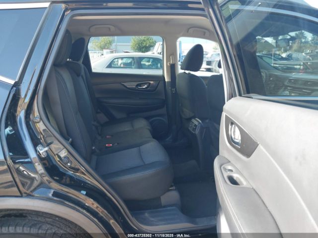 Nissan Rogue S Image 7