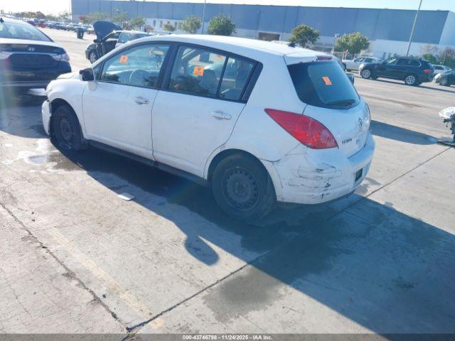 Nissan Versa 1.8s Image 3