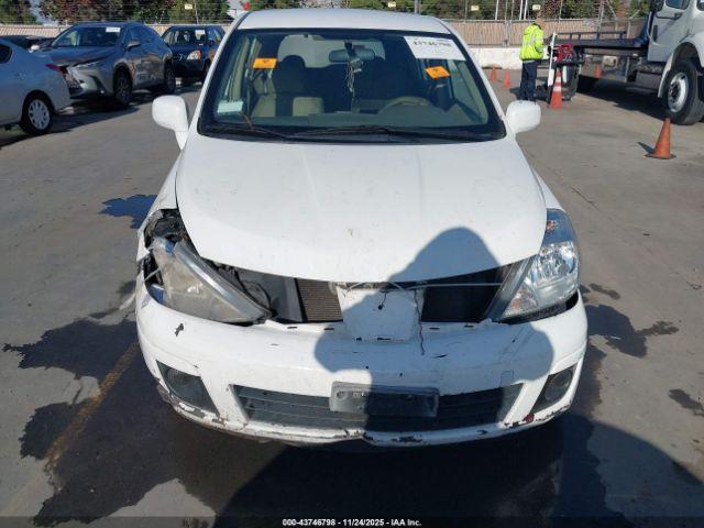 Nissan Versa 1.8s Image 14