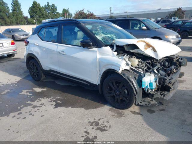  Salvage Nissan Kicks