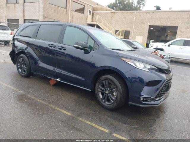  Salvage Toyota Sienna