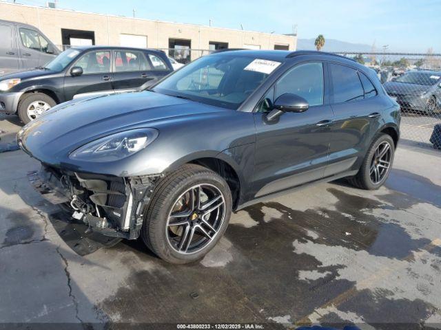 Porsche Macan S Image 9