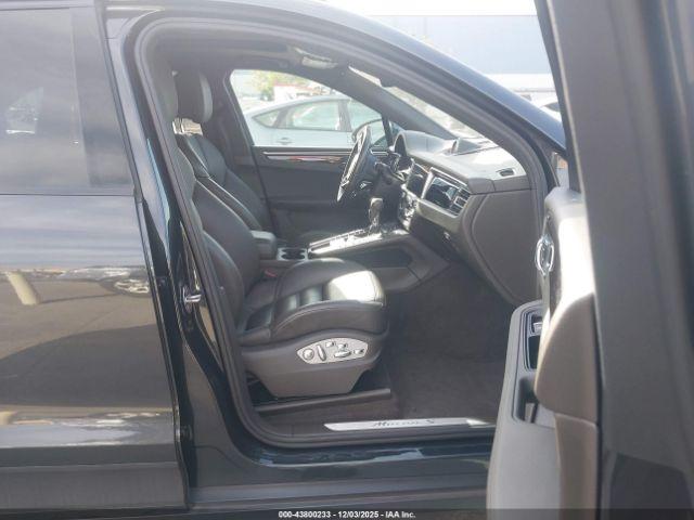 Porsche Macan S Image 4