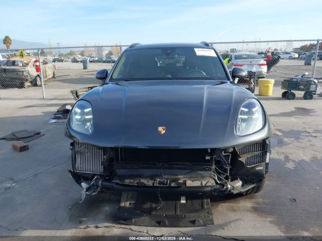Porsche Macan S Image 12