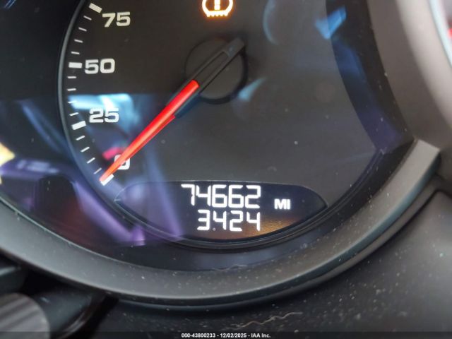 Porsche Macan S Image 17