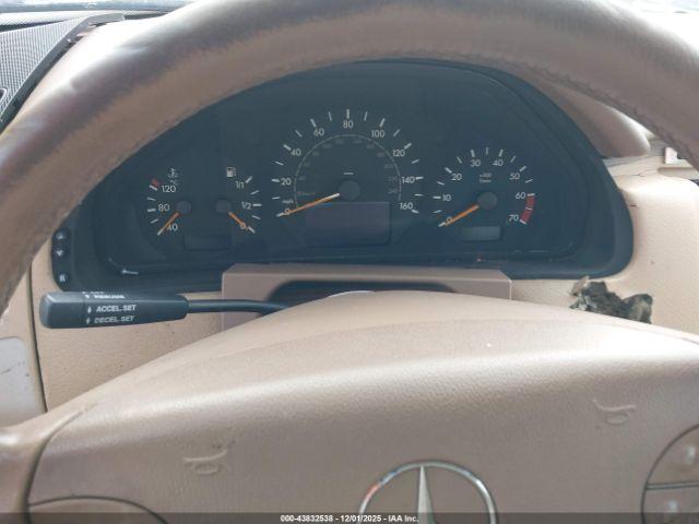 Mercedes-Benz E-Class Image 3