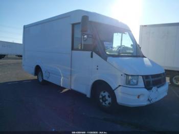  Salvage Isuzu Commercial Van
