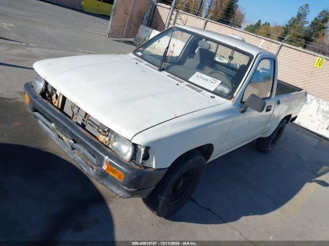 Toyota Pickup Image 6