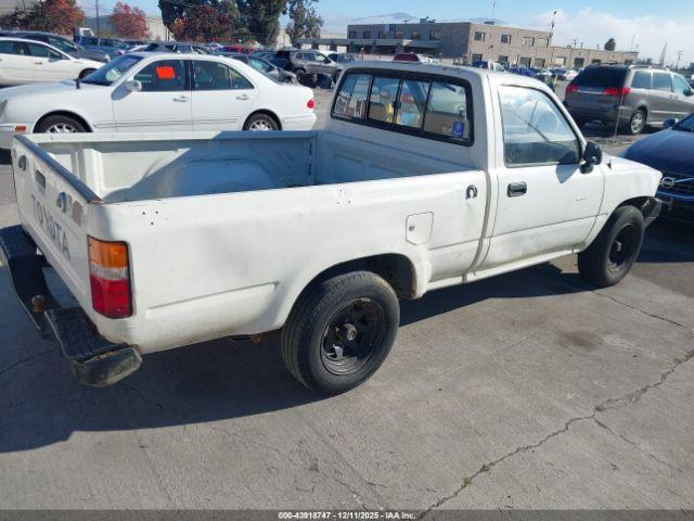 Toyota Pickup Image 12