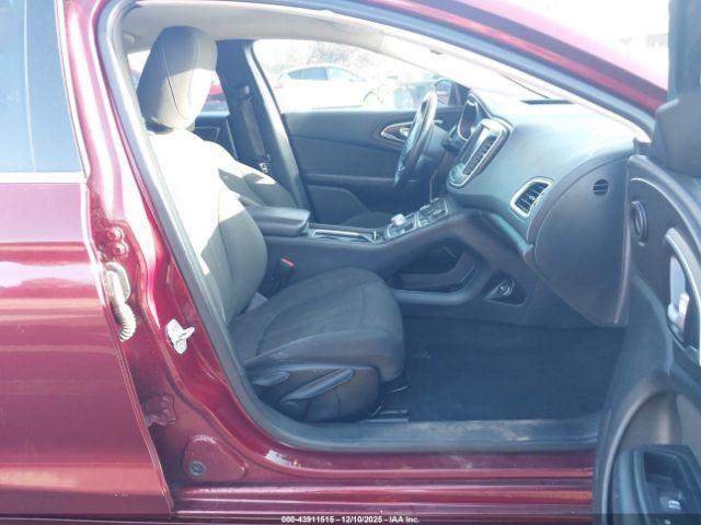 Chrysler 200 Limited Image 4