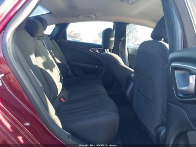 Chrysler 200 Limited Image 6