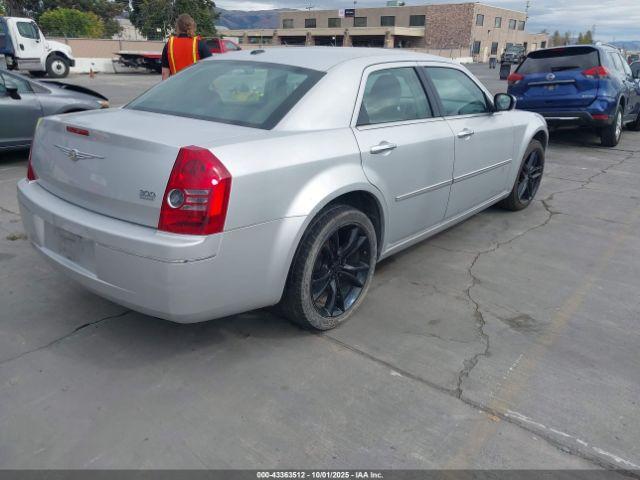 Chrysler 300 Image 3