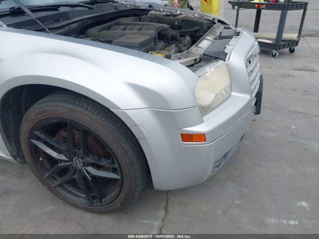 Chrysler 300 Image 2