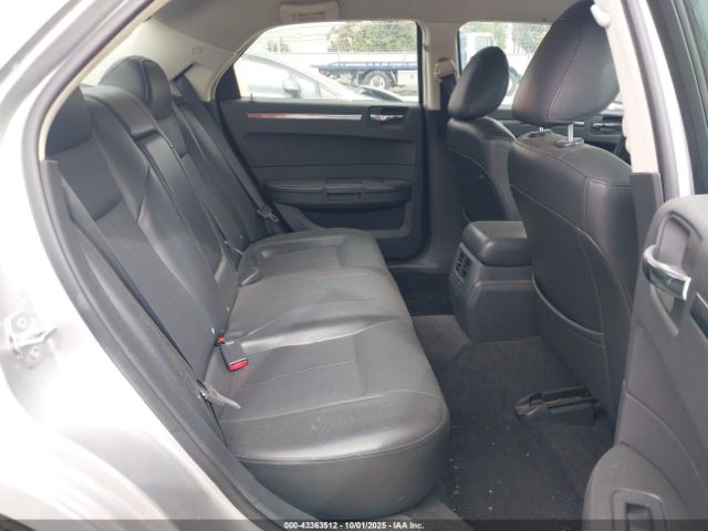 Chrysler 300 Image 6