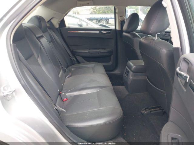 Chrysler 300 Image 6