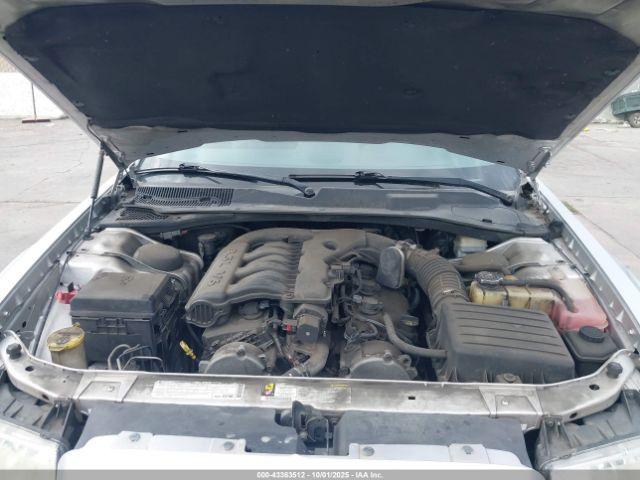 Chrysler 300 Image 9