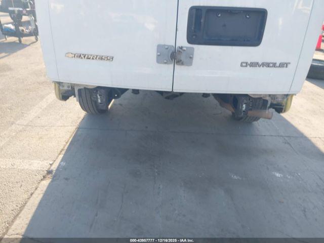 Chevrolet Express Image 8