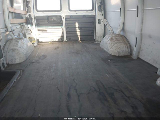 Chevrolet Express Image 10