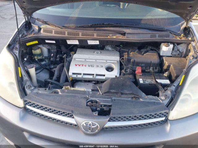 Toyota Sienna Xle Limited Image 10