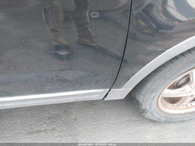 Ford Explorer Limited Image 11