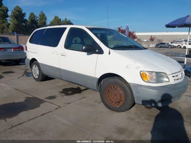  Salvage Toyota Sienna