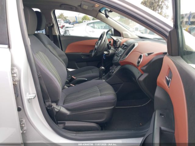 Chevrolet Sonic Lt Auto Image 9