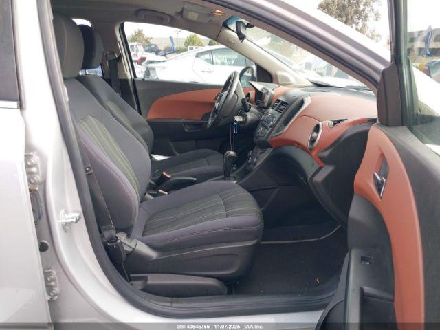 Chevrolet Sonic Lt Auto Image 9