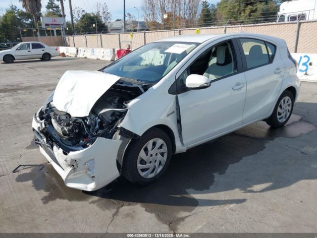 Toyota Prius c One Image 6