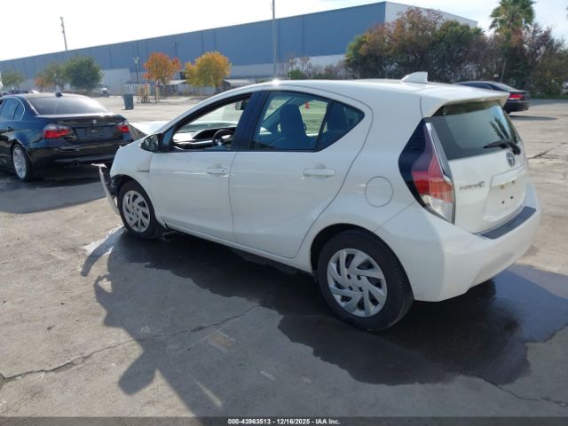 Toyota Prius c One Image 3