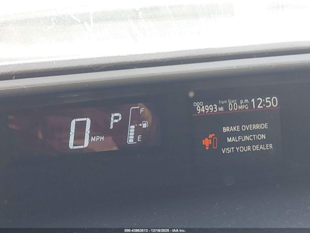 Toyota Prius c One Image 12