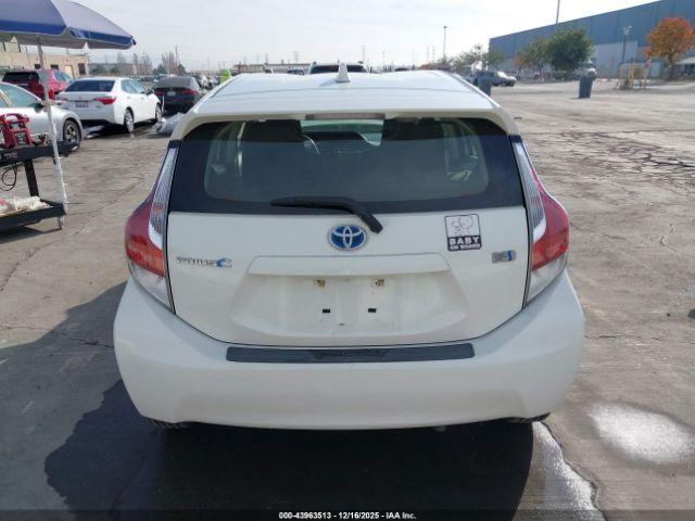 Toyota Prius c One Image 16