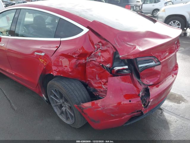 Tesla Model 3 Image 8