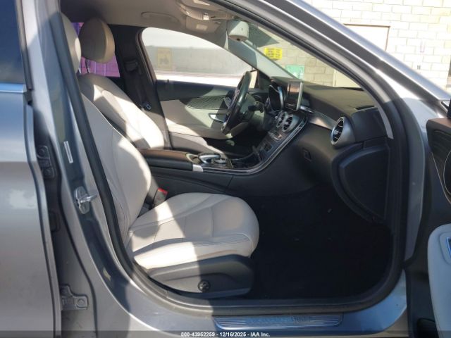 Mercedes-Benz C-Class 4matic Image 12