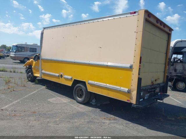 General Motors Savana Cutaway Work Van Image 10