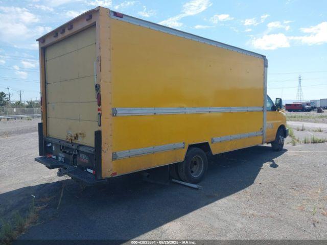 General Motors Savana Cutaway Work Van Image 12