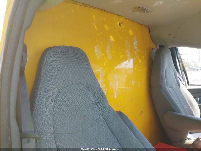 General Motors Savana Cutaway Work Van Image 9