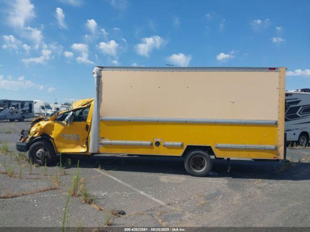 General Motors Savana Cutaway Work Van Image 7