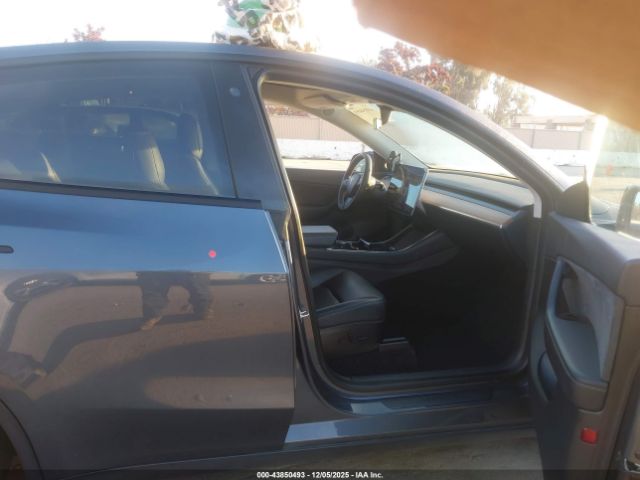 Tesla Model Y Long Range Dual Motor All-wheel Drive Image 7