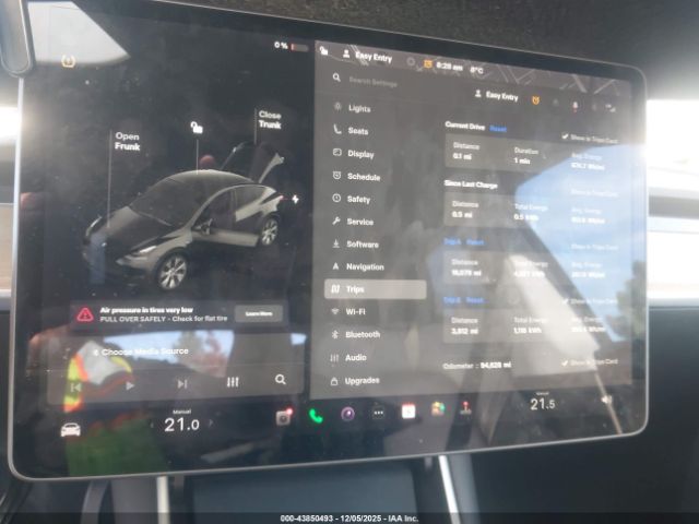 Tesla Model Y Long Range Dual Motor All-wheel Drive Image 10